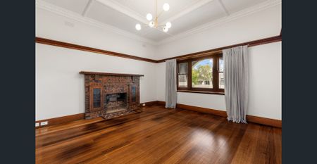 Charming Art Deco home-All gardening included - Photo 5