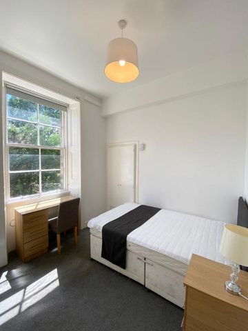 4 bedroom flat to rent - Photo 5