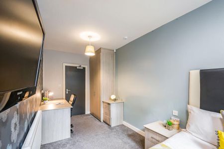 5 bedroom flat to rent - Photo 4