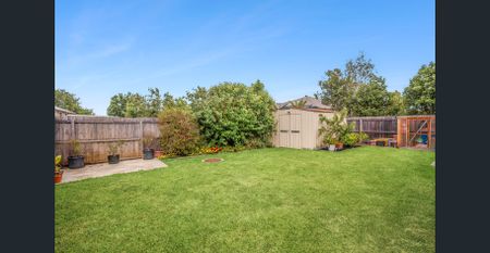 Expansive Family Abode - Photo 4