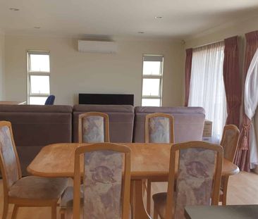Spacious 4 bedroom house close by Rangitoto College. - Photo 1