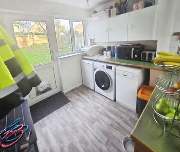 3 bedroom semi-detached house to rent - Photo 5