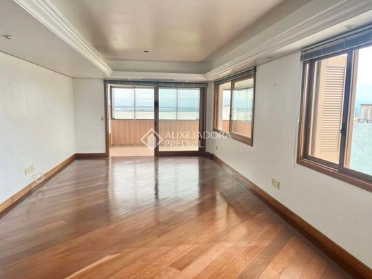 Apartamento com 3 quartos e 184m² para alugar em Menino Deus, Porto Alegre. - Foto 1