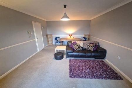 2 Bedroom Apartment To Let - Photo 2