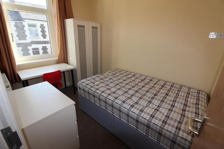 6 bedroom private hall to rent - Photo 3