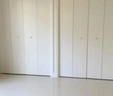 STUNNING DWELLING OFFERING THAT "CAFE LIFESTYLE"...... A MUST VIEW - Photo 4