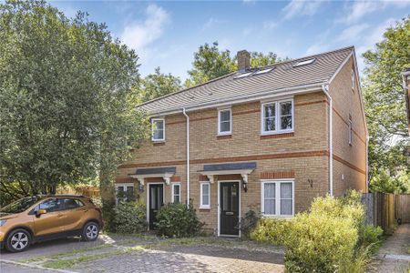 4 bedroom semi-detached house to rent - Photo 4