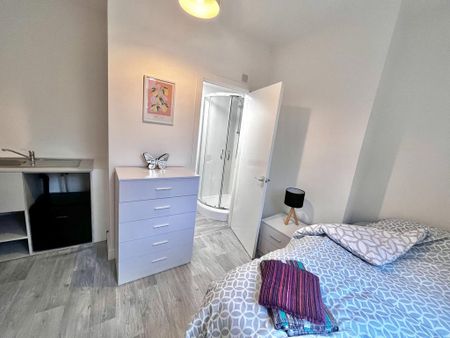 1 bedroom in a house share to rent - Photo 5