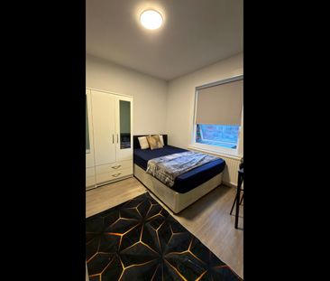 Studio Flat, Harlesden Road, NW10 - Photo 1