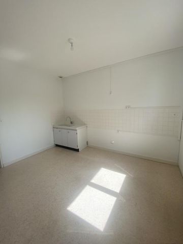 Location Appartement 2 pièces 53m² LE CREUSOT 71200 - Photo 5