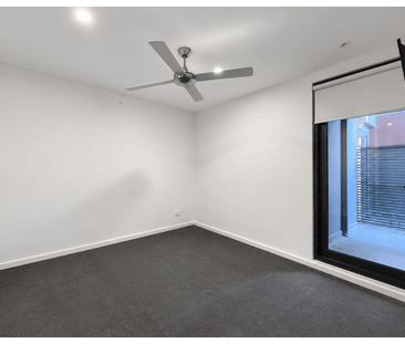 Stylish Ground-Floor Living in a Prime Preston Location - Photo 2