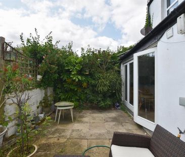 2 bedroom end of terrace house to rent - Photo 4
