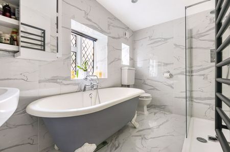 Crownpits Lane Busbridge, Godalming - 3 bedrooms Property for lettings - Seymours - Photo 4