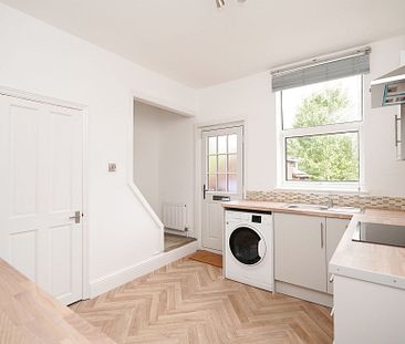 2 bedroom Terraced House to rent - Photo 2