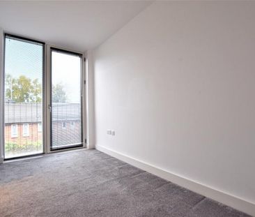 3 Bedroom Terraced To Let - Photo 3