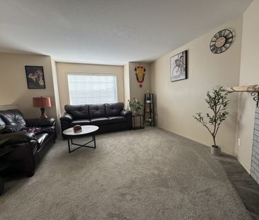 MODERN 4 BEDROOM FULL HOUSE IN BLACKFALDS! - Photo 2
