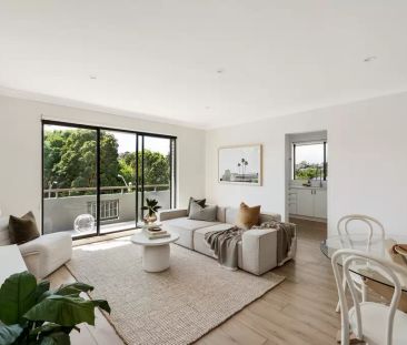 Spacious top-floor retreat in enviable pocket - Photo 1