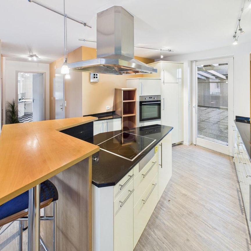 GROSSE TERRASSE, MIT STILVOLLER KÜCHE UND BAD - Photo 1