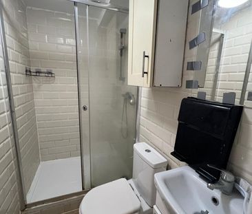 2 Bed Flat, High Road, IG1 - Photo 5