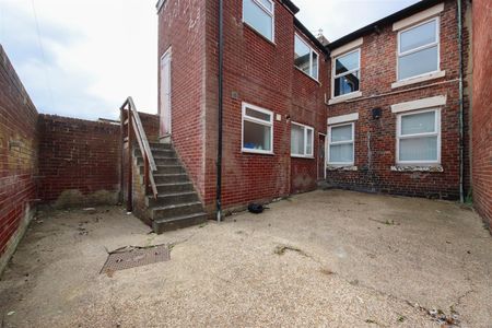 3 bed flat to rent in Bolingbroke Street, Heaton, NE6 - Photo 3