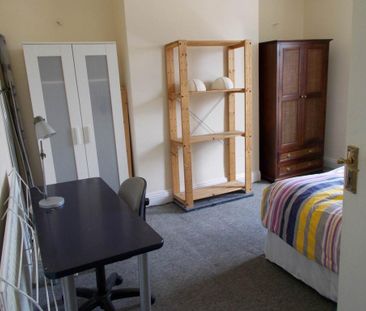 3 bedroom flat to rent - Photo 5