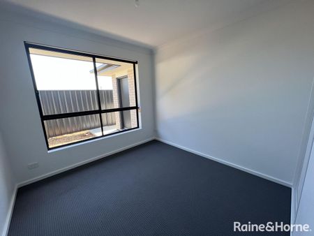 Four bedroom home in Para Hills! - Photo 3