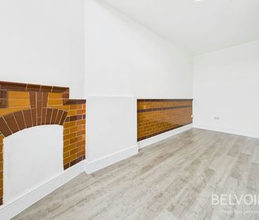 Flat to rent on - Photo 2