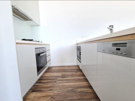 Stylish Two Bedroom Apartment in the Heart of Eastgardens - Photo 4