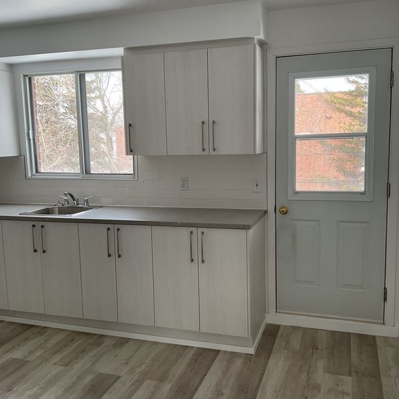 3 1/2 Entièrement Rénové - Photo 1