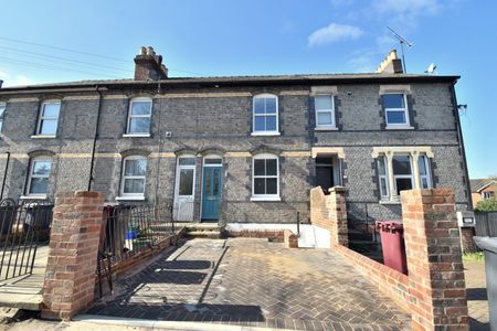 4 Bed Terraced House, Erleigh Road, RG1 - Photo 2