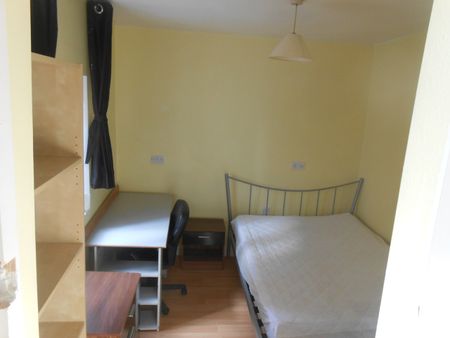 2 Bed Flat, Granville Road, M14 - Photo 2