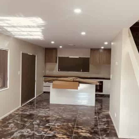 $ Bed 3 Bath 1 Toilet with single carpark Garage - Photo 1