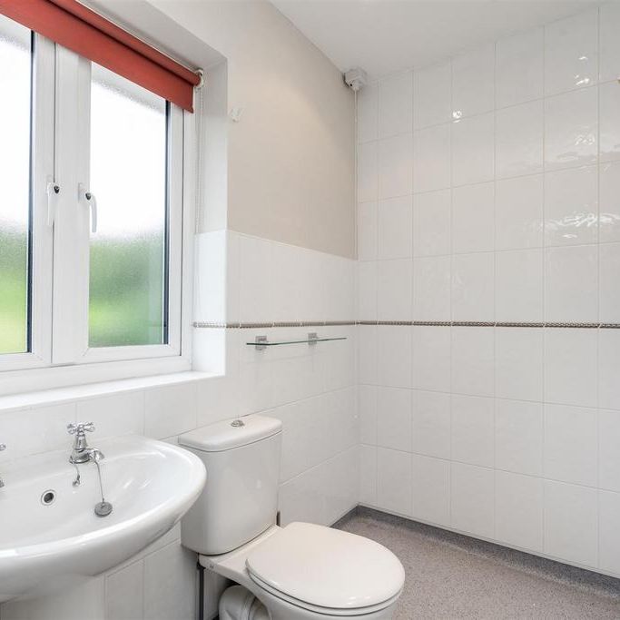 6 bedroom detached house to rent - Photo 1