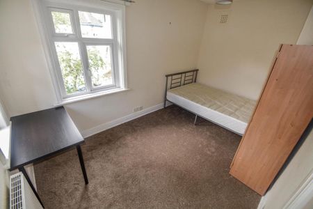 1 bedroom in a house share to rent - Photo 4