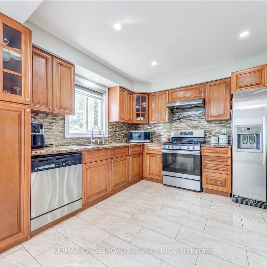 For Lease - 75 Wandering Trail, Toronto, Ontario - Photo 2