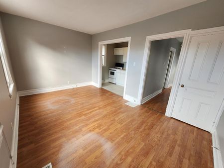 421 Bronson Avenue - 2 - Photo 3