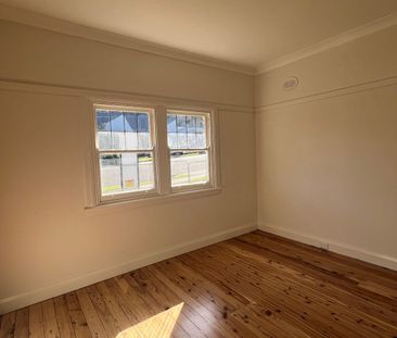 Renovated 3 Bedroom Home - Photo 4