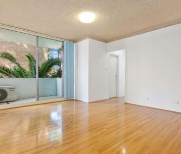 Neat | Bright | Charming | Two Bedder in the heart of Meadowbank - Photo 1