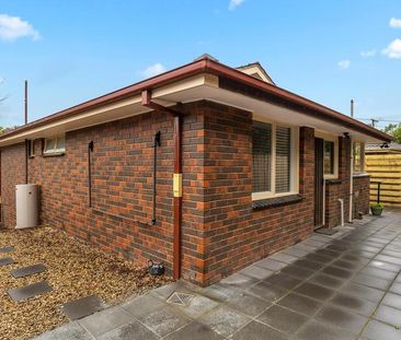 A low maintenance lifestyle brimming with convenience - Photo 5