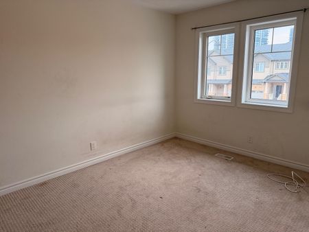 For Lease - 103 Nearco Gate, Oshawa, Ontario - Photo 3