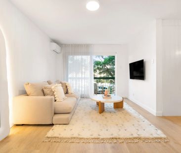 Modern Living in the Heart of Coorparoo with Water Included! - Photo 4