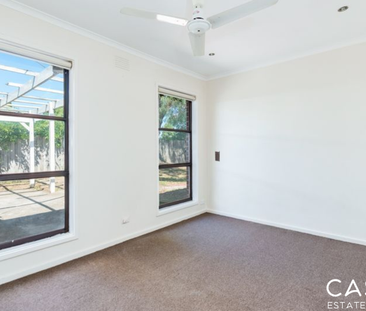 54 Endeavour Drive, Cranbourne North - Photo 3