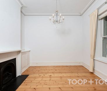 REFINED HERITAGE LIVING IN PRESTIGIOUS WALKERVILLE - Photo 1