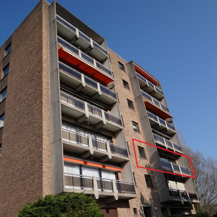 Ruim appartement met 3 slaapkamers en garage - Photo 1