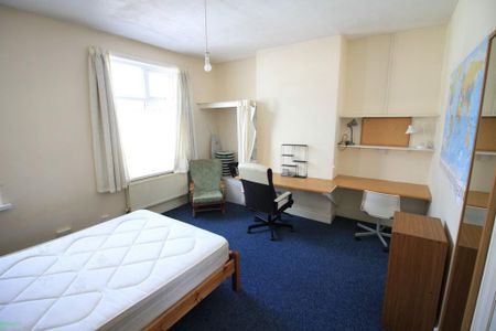 4 bedroom terraced house to rent - Photo 5