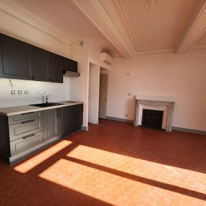 EXCLUSIVITE A LOUER A CHATEAUNEUF DE GADAGNE ENTRE AVIGNON ET L'ISLE SUR LA SORGUE - APPARTEMENT DE TYPE 1 de 27.70 m² de surface habitable AVEC TERRASSE DE 8.87 M² + BALCON 2.27 M² - PARKING - Photo 2