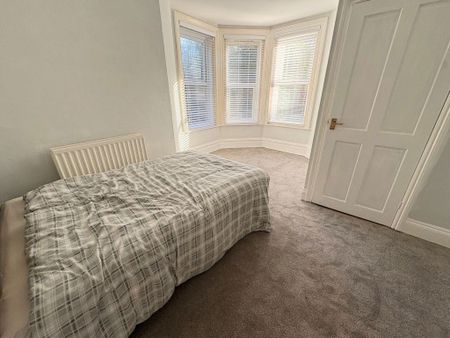 KINGS ROAD, CHARMINSTER (8KING) - Photo 3