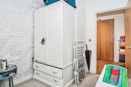 New Village Avenue, London, E14 0ND - Photo 3