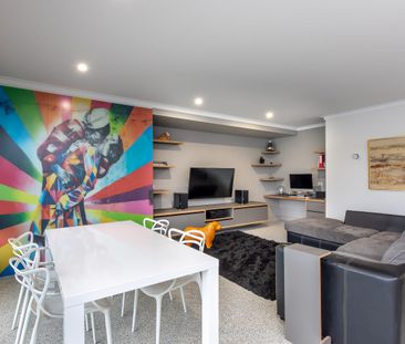 STUNNING MODERN TOWNHOUSE! - Photo 2