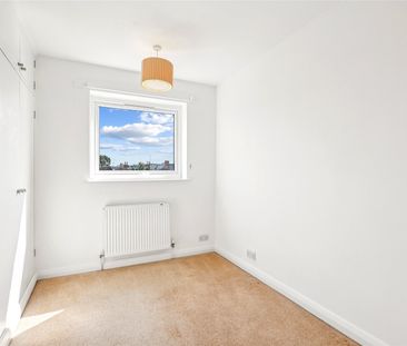 Crown Road, Twickenham, TW1 flat to rent - Photo 3